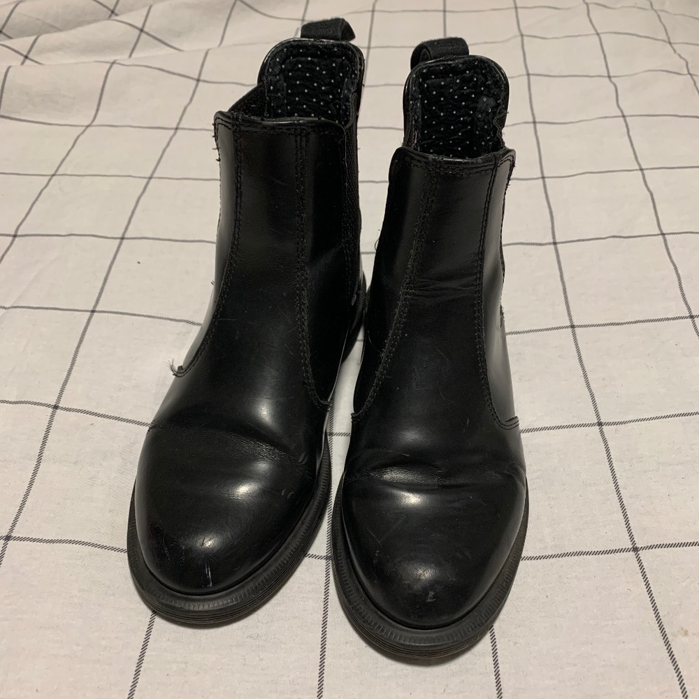 FLORA WOMEN'S SMOOTH LEATHER CHELSEA BOOTS